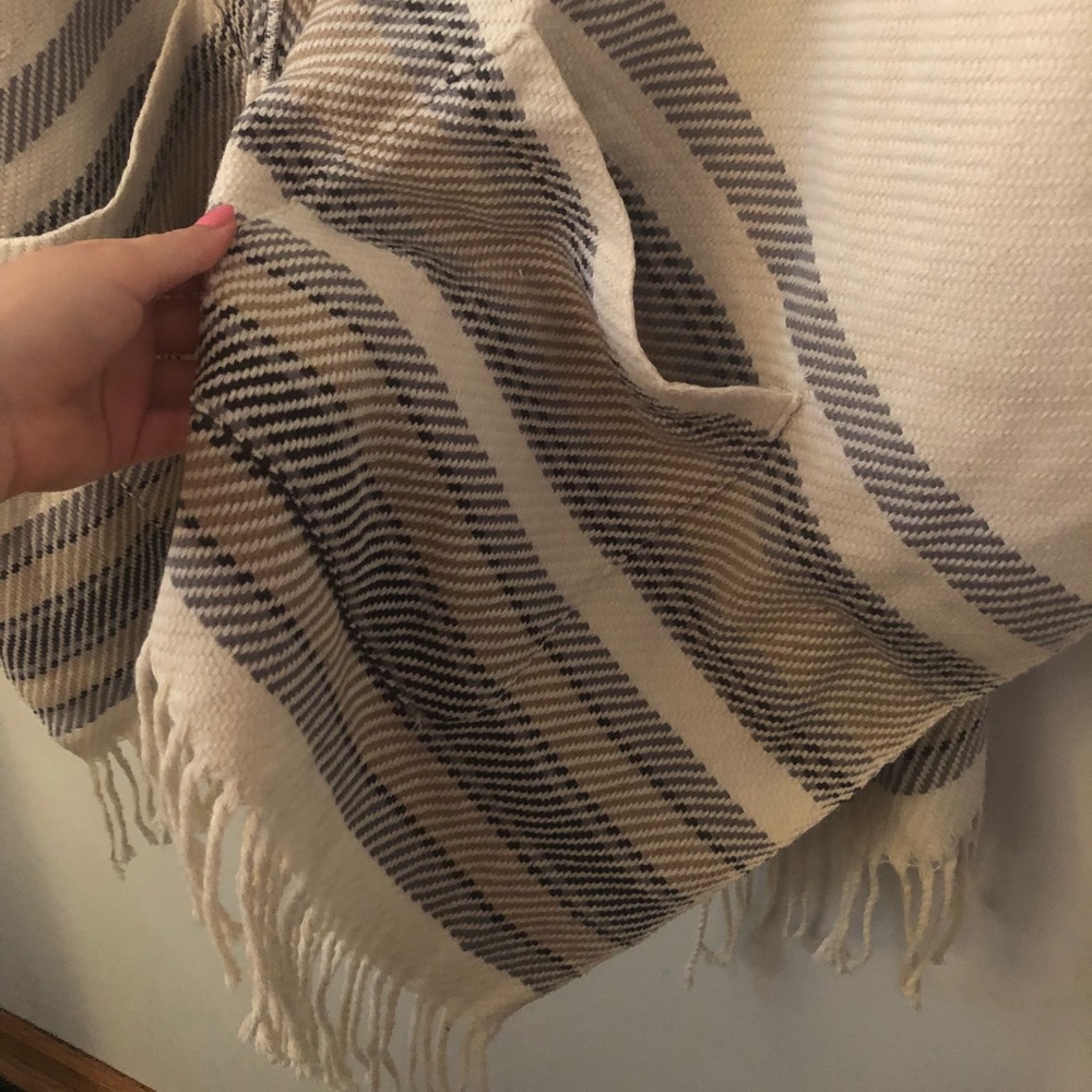Shawl - Picture 4 of 5